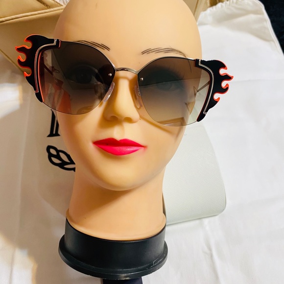 😎 Prada women sunglasses😎 Authentic 💯very nice - Picture 7 of 8